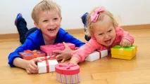 Чому батьки не повинні купувати дівчаткам рожеві іграшки чому