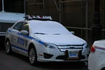 Поліція Нью-Йорка та їх транспортні засоби, деякі на сіні) поліція