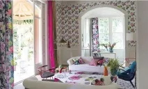 Троянди на шпалерах шпалери з трояндами для стін шпалерах