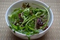 Салат з куркою та грушею салат