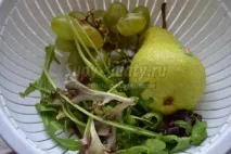 Салат з куркою та грушею салат