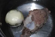 В’єтнамський суп Фо (Pho Bo) бульйон