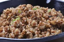 Як готується куряча грудка з гречкою куряча