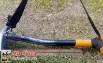 Як носити лопату Fiskars за плечем Fiskars