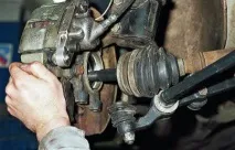 Як зняти приводи передніх коліс автомобіля ВАЗ-2110 передніх