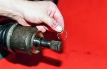 Як зняти приводи передніх коліс автомобіля ВАЗ-2110 передніх