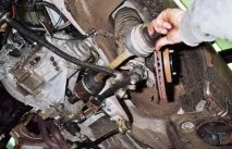 Як зняти приводи передніх коліс автомобіля ВАЗ-2110 передніх