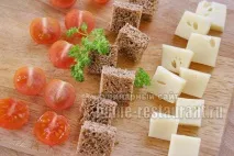 Канапе з креветками на шпажках шпажках