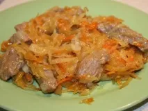 Капуста тушкована з м’ясом – 8 рецептів тушкована
