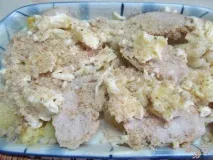 Картопляна запіканка з домашньою ковбасою та цвітною капустою. домашньою