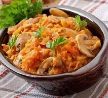 Капуста тушкована з м’ясом – 8 рецептів ясом