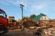 ОМОН проти циганського табору Як у Татарстані зносили 14 нелегальних будинків табору