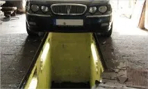 Погріб та оглядова яма в гаражі оглядова