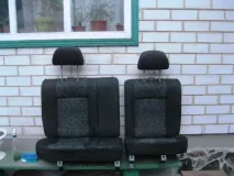 Підголівники задніх пасажирів дверей