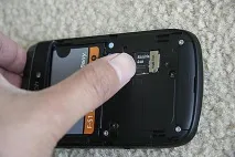 Розбираємо смартфон BlackBerry Torch розбираємо