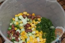 Салат без м’яса з кукурудзою та квасолею варити