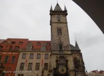 Староміська ратуша в Празі середньовічна архітектура та куранти празі