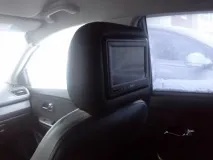 15) Встановив підголівники із вбудованими моніторами вбудованими
