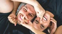 8 ПРИЧИН ЗУСТРІЧАТИСЯ І ЖИТИ З ДІВЧИНОЮ, ЯКА зустрічатися