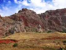 Вірменія монастир Нораванк у червоному каньйоні вірменія