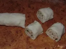 Булочки з листкового тіста з м’ясом курки. ясом