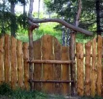 Паркан з горбиля своїми руками, вибір моделі, обробка, монтаж горбиля