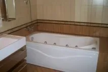 Як обкласти ванну плиткою як зробити гарну обкладку в маленькій ванній кімнаті правильно - обкласти
