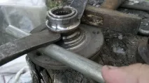 Заміна ступичного підшипника без зняття стійки та розвалу заміна