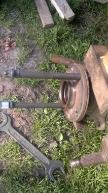 Заміна ступичного підшипника без зняття стійки та розвалу підшипника
