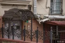 годинником