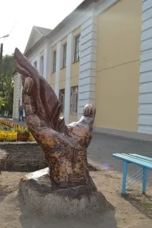 Коли бензопила оживляє дерево оживляє