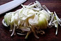 Куряче рагу з помідорами та цибулею куряче
