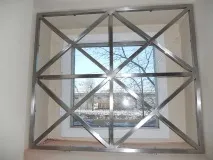 Металеві грати, перегородки перегородки