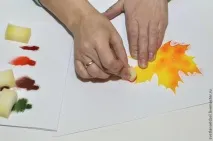 Осінні листочки з фоамірану листочки