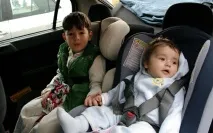 Перевезення новонароджених в автомобілі безпека малюка в дорозі перевезення