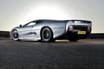 Чому легендарний Jaguar XJ220 виявився розчаруванням. чому