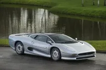 Чому легендарний Jaguar XJ220 виявився розчаруванням. виявився