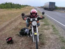 Подорож удвох на одному мопеді на морі удвох