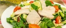 Салат з селери, шпинатом та курячим філе шпинатом