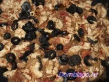 Спагетті з куркою та оливками куркою