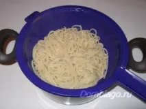 Спагетті з куркою та оливками спагетті