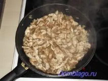 Спагетті з куркою та оливками спагетті