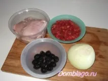 Спагетті з куркою та оливками оливками