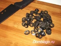 Спагетті з куркою та оливками оливками