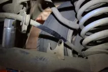 Усунення конструктивної болячки тросиків ручника конструктивної