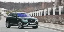 Вибивала у сонячних окулярах Jaguar