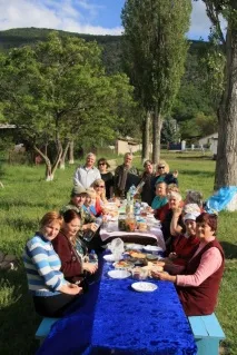 У Родниковому відзначили «День сусідів» по-сімейному, з млинцями та частівками - Інформер відзначили