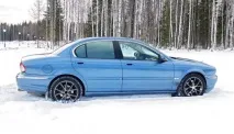 Юрієві подобається, як гарчить двигун його - мускулистого - Jaguar X-Type юрієві