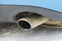 Юрієві подобається, як гарчить двигун його - мускулистого - Jaguar X-Type гарчить
