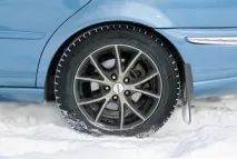 Юрієві подобається, як гарчить двигун його - мускулистого - Jaguar X-Type подобається